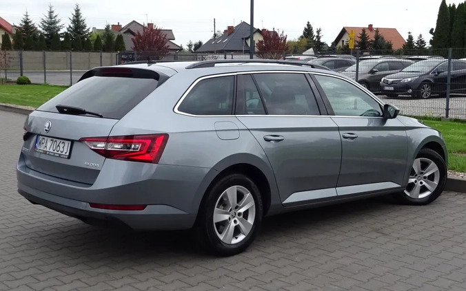 Skoda Superb cena 59900 przebieg: 245000, rok produkcji 2016 z Halinów małe 529